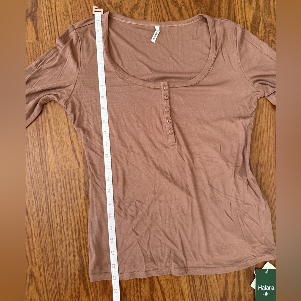 Halara Ribbed Henley Neck Long Sleeve Slim Casual Top in Beaver Fur NWT - Large - Picture 10 of 12